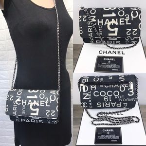 💎RETIRED💎CHANEL No 5 WOC crossbody purse